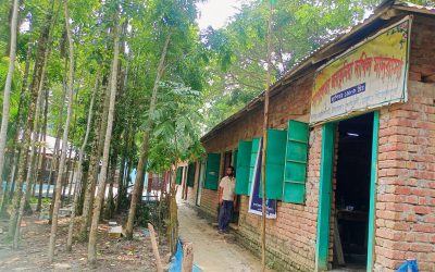 কাউখালীতে জরাজীর্ণ ভবনে ক্লাস করছে কোমলমতি ছাত্র-ছাত্রীরা