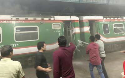 সিলেট স্টেশনে দাঁড়িয়ে থাকা উপবন এক্সপ্রেসে আগুন