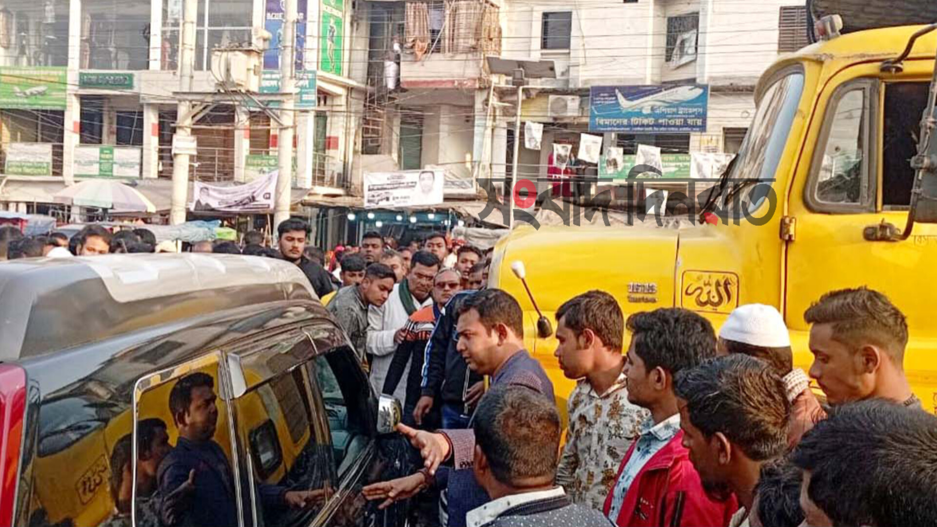 সড়ক দুর্ঘটনা থেকে প্রাণে বেঁচে গেলেন সংসদ সদস্য নুরুল ইসলাম