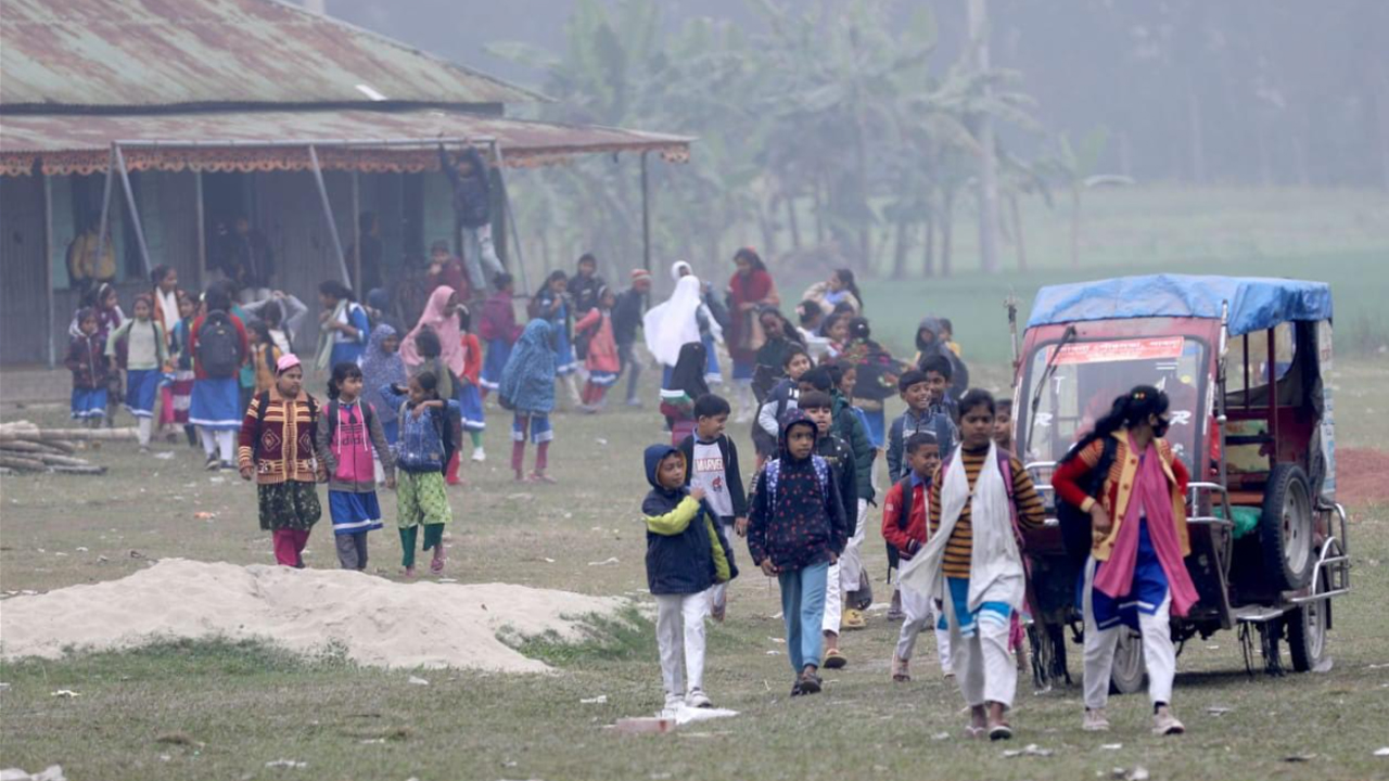 তীব্র শীতে বিদ্যালয় বন্ধ যেসব জেলায়