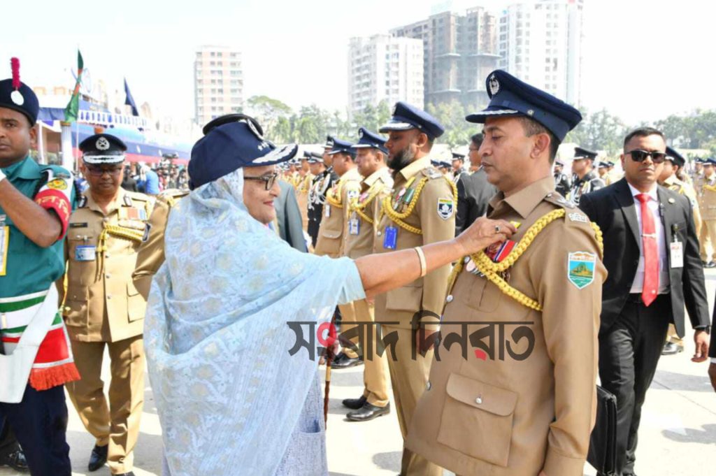 বিপিএম পদক পেলেন এসপি নূরে আলম