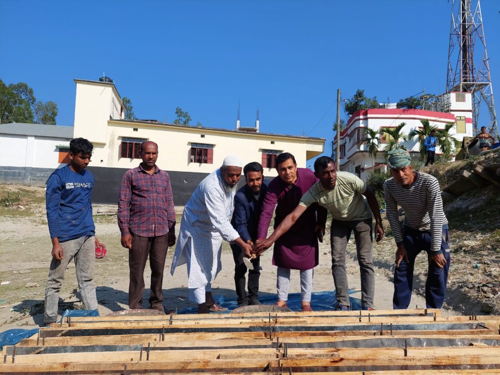 সোনাতলায় প্রেসক্লাব রাস্তা সংস্কার কাজের উদ্বোধন