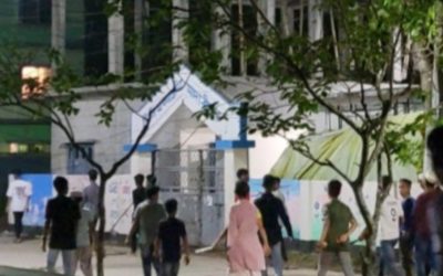 মাদারীপুর জেলা প্রশাসকের বাসভবনের সামনে কিশোর গ্যাং এর দুই গ্রুপের সংঘর্ষ; একাধিক ককটেল বিস্ফোরণে আহত ৩