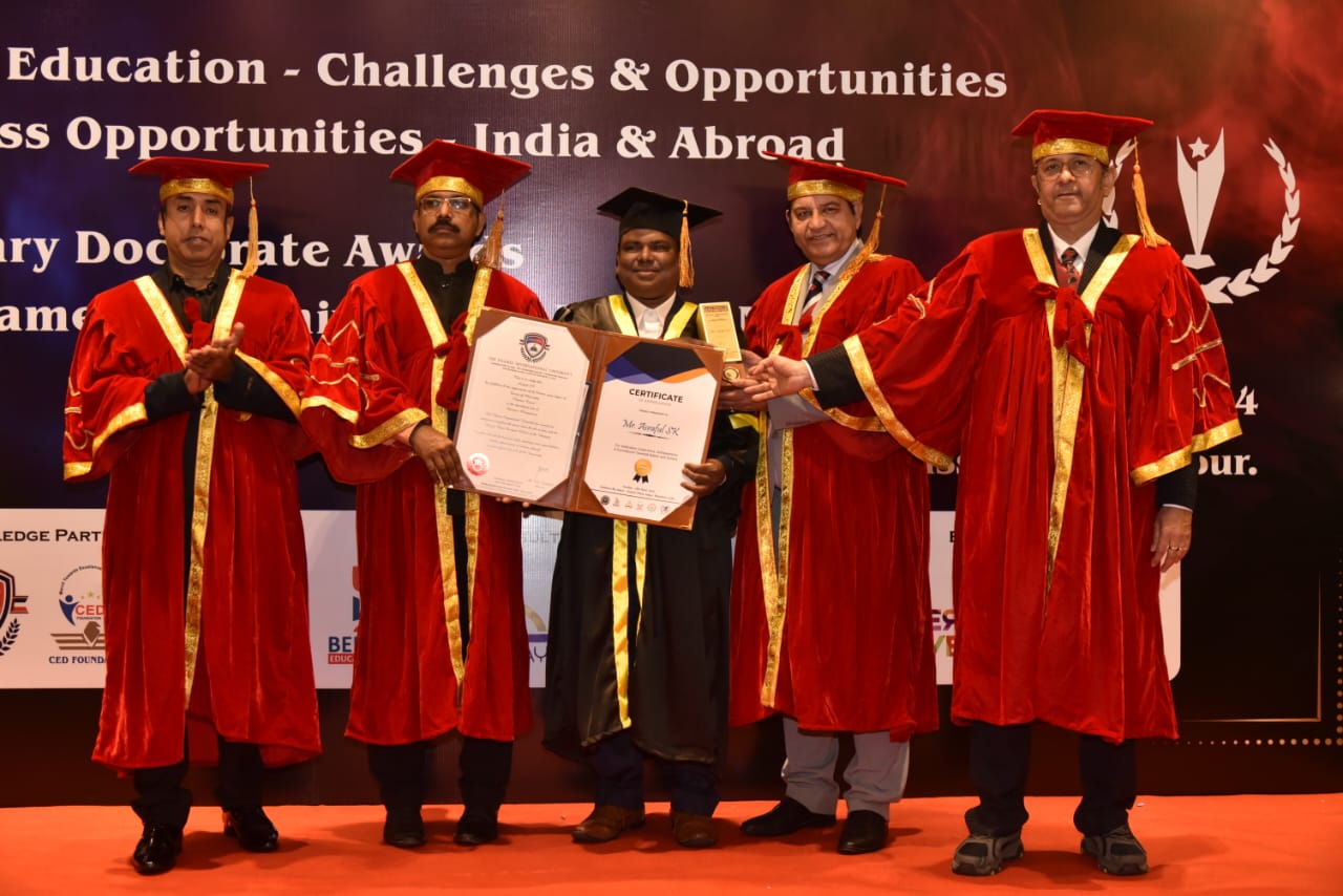এশিয়া প্যাসিফিক এক্সিলেন্স অ্যাওয়ার্ড পেলেন হোটেল রয়্যাল প্যালেসের কর্তা আশরাফুল সেখ