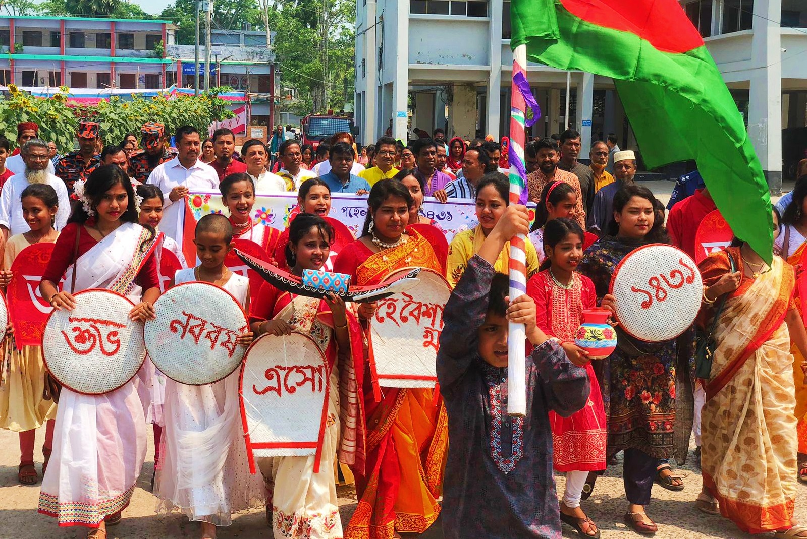 বাংলা নববর্ষ উপলক্ষে কাউখালীতে বর্ণাঢ্য মঙ্গল শোভাযাত্রা অনুষ্ঠিত