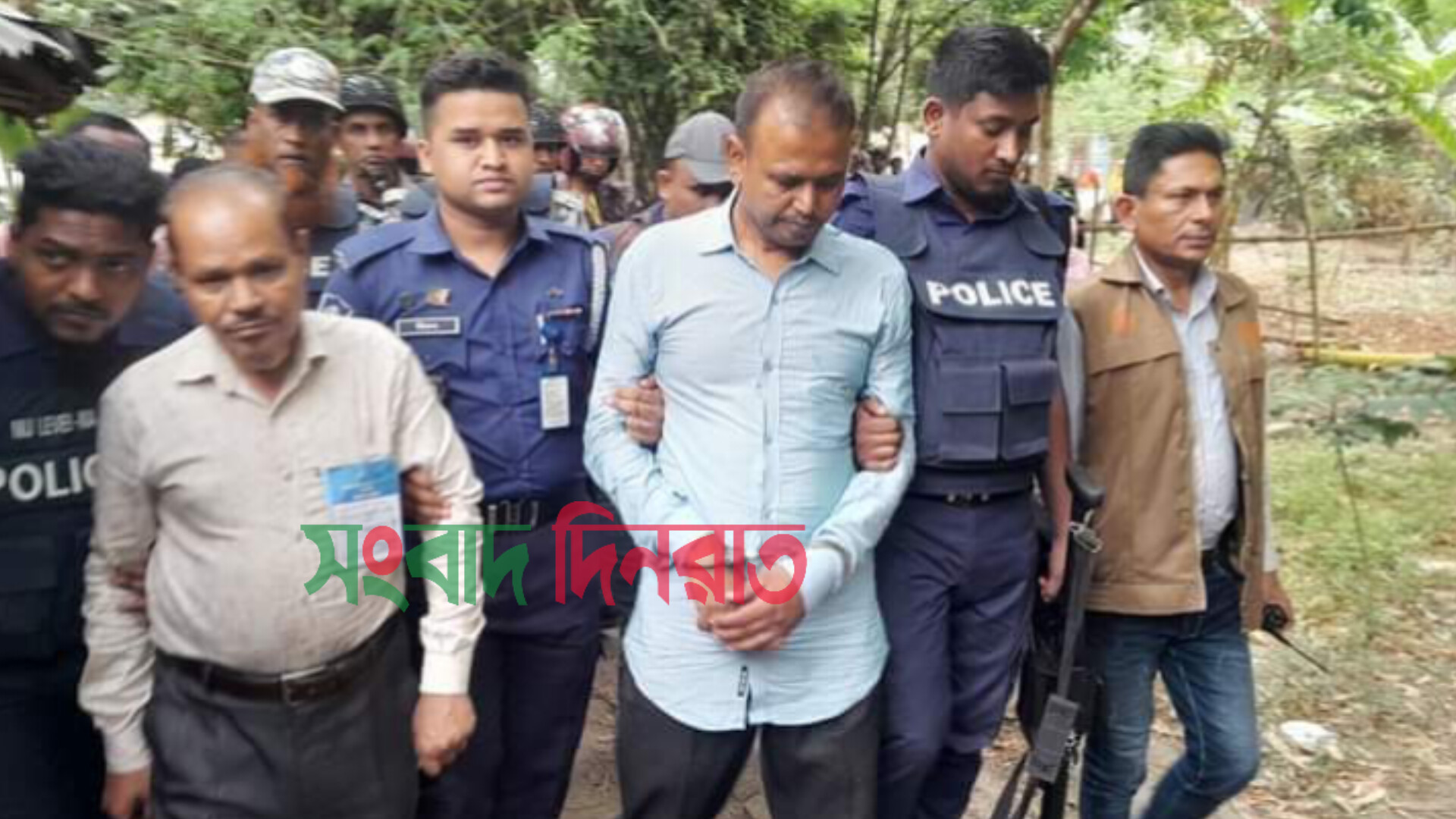 বগুড়ায় প্রিসাইডিং অফিসারসহ আটক ২