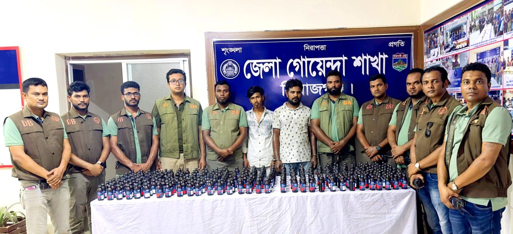 সিরাজগঞ্জে ফেন্সিডিলসহ দুই মাদক ব্যবসায়ী গ্রেফতার