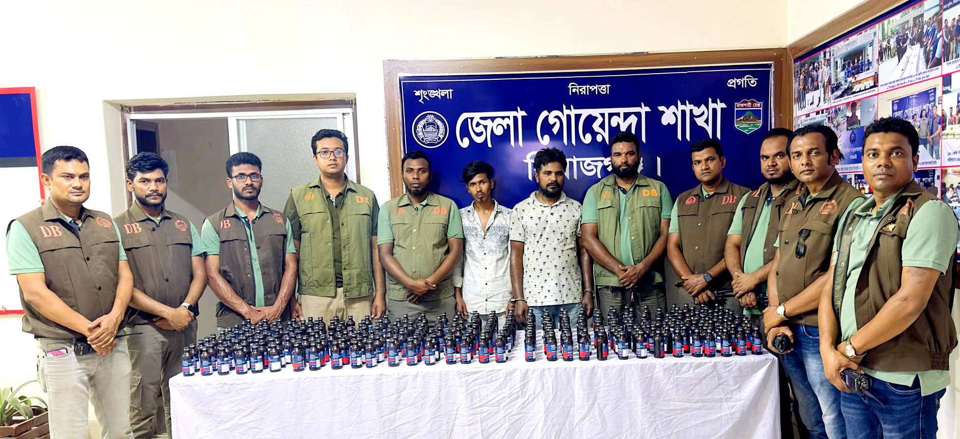 সিরাজগঞ্জে ফেন্সিডিলসহ দুই মাদক ব্যবসায়ী গ্রেফতার