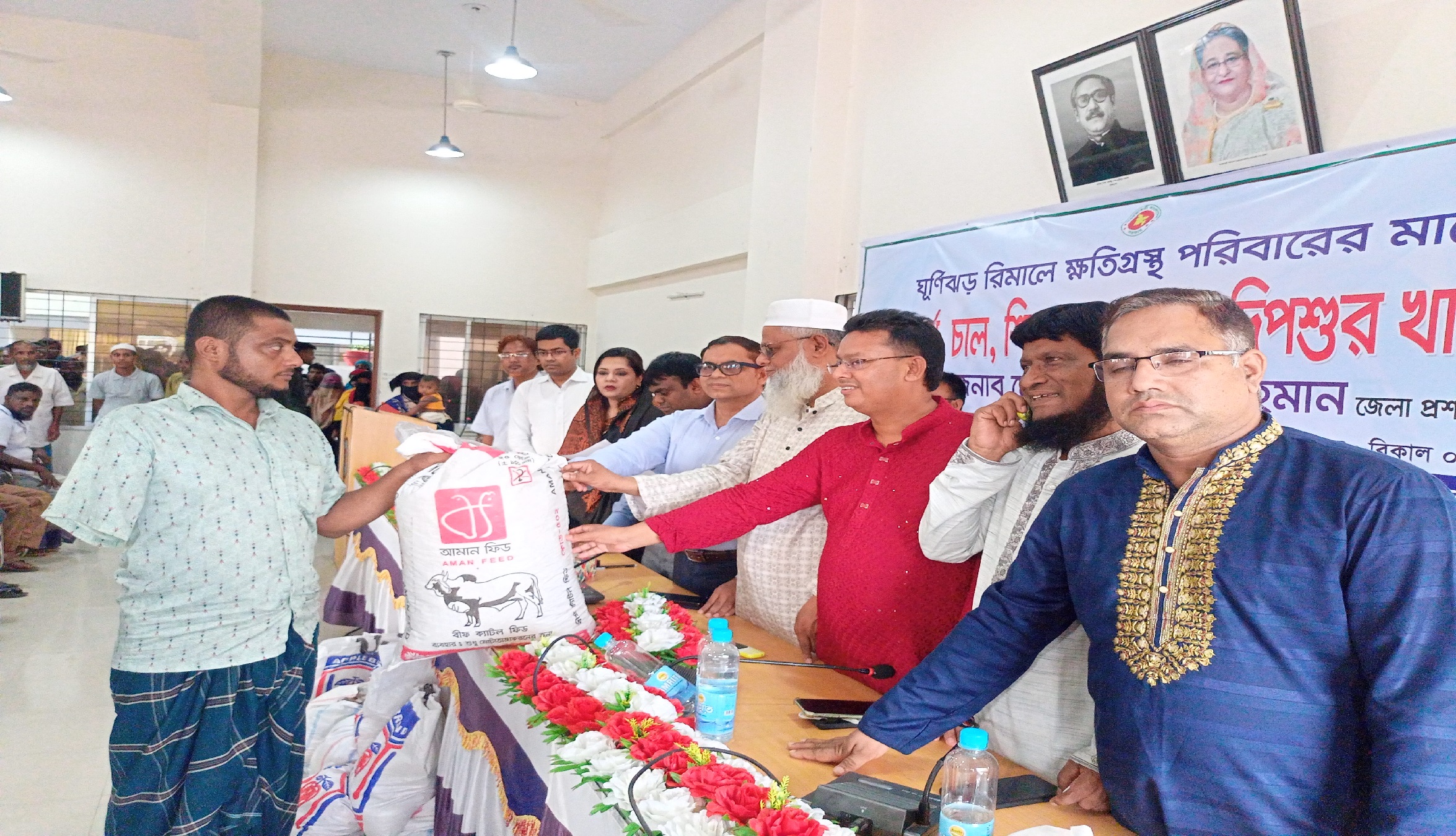 কাউখালীতে ঘূর্ণিঝড় রিমালে ক্ষতিগ্রস্ত পরিবারের মাঝে নগদ অর্থ ও খাদ্য সামগ্রী বিতরণ