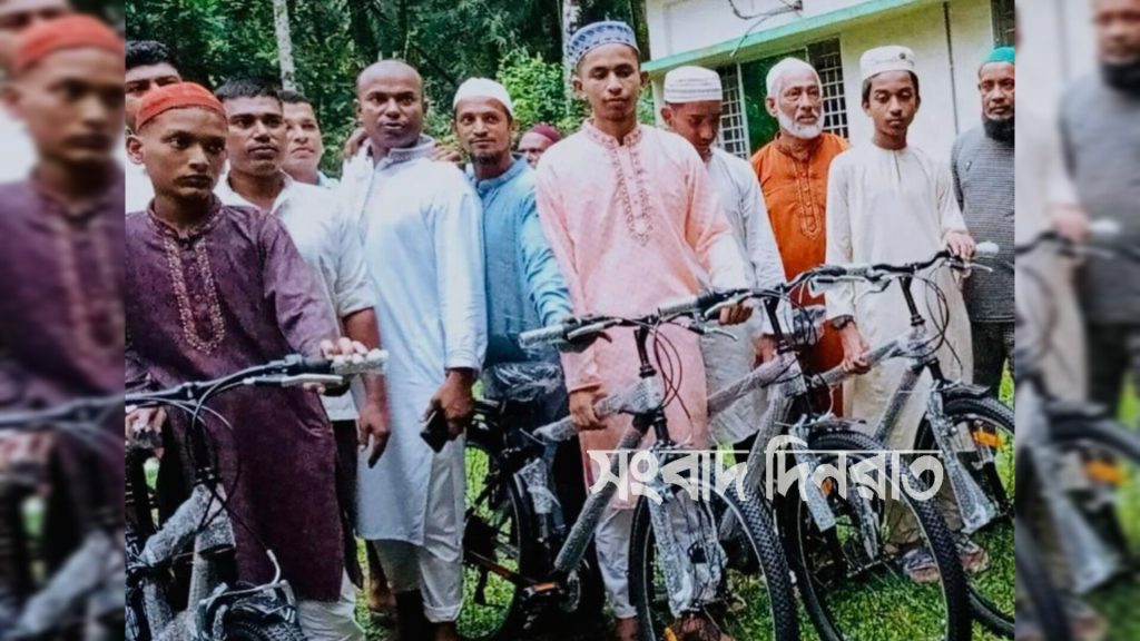 ৪১দিন জামাতে নামাজ পড়ায় সাইকেলসহ বিভিন্ন উপহার পেল দেড় শতাধিক তরুণ