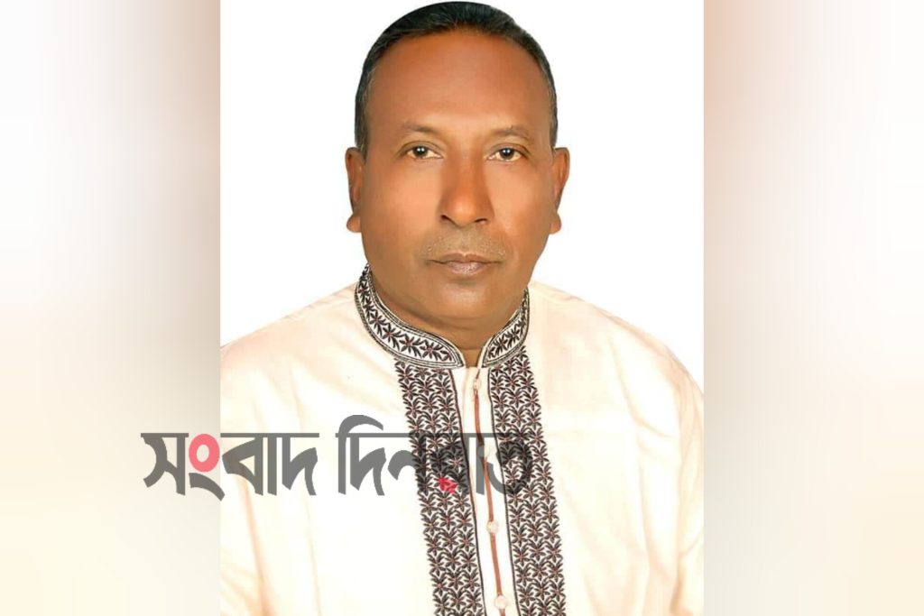 শ্রমিকের বদলে ভেকু দিয়ে মাটি কাটার কাজ করলেন ইউপি চেয়ারম্যান