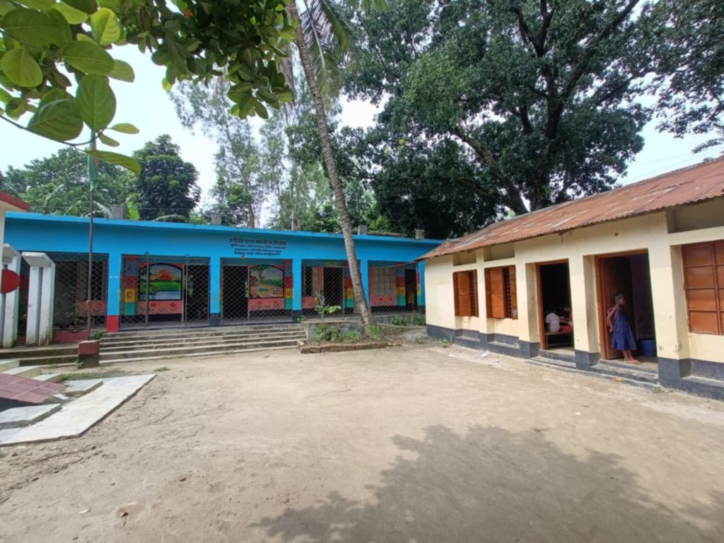 সিরাজগঞ্জে প্রাথমিক বিদ্যালয়ের জমি দখলচেষ্টার অভিযোগ মাদ্রাসা কর্তৃপক্ষের বিরুদ্ধে