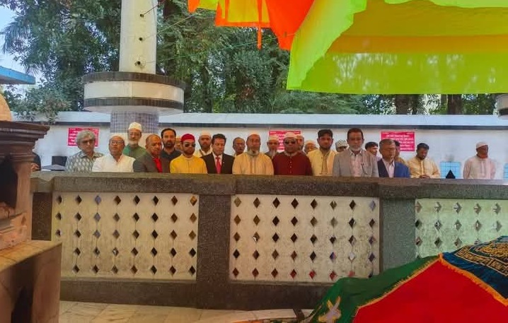 হযরত শাহজালালের মাজার জিয়ারত করলেন ‘প্রকাশক ও বিক্রেতা ঐক্য পরিষদ’
