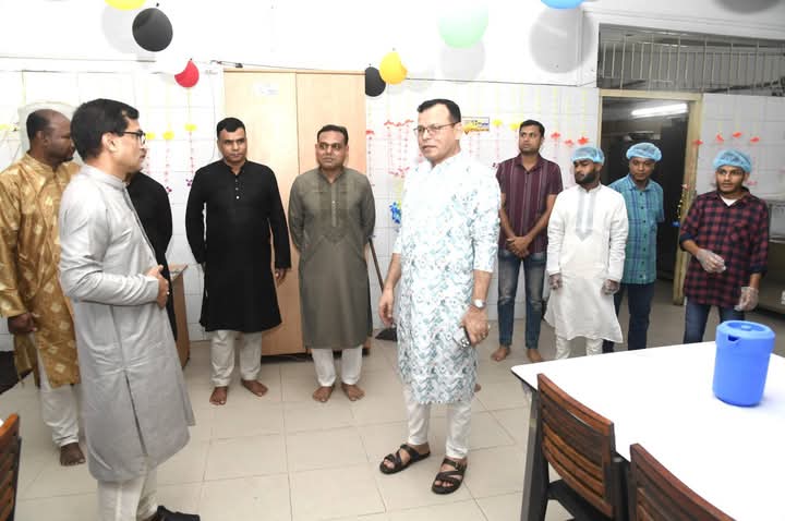সিআইডি ফোর্সদের সঙ্গে ঈদ শুভেচ্ছা বিনিময়; মধ্যাহ্নভোজে অংশ নিলেন সিআইডি প্রধান