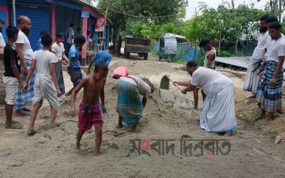 বাংলাদেশ খেলাফত মজলিসের উদ্যোগে ফুলপুরে কাঁচা রাস্তা সংস্কার