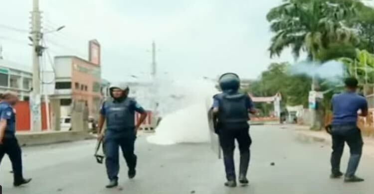 পুলিশের সঙ্গে সংঘর্ষ, রণক্ষেত্র গোপালগঞ্জ; ১৪৪ ধারা জারি