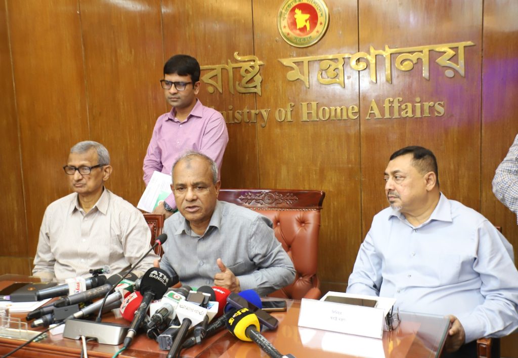 নির্বাচনের আগে এসপি-ওসিদের বদলি করা হবে লটারির মাধ্যমে—স্বরাষ্ট্র উপদেষ্টা
