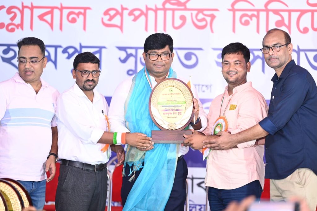 মুর্শিদাবাদে বিনামূল্যে চক্ষু পরীক্ষা শিবির ও সাংবাদিকদের পুরস্কার প্রদান