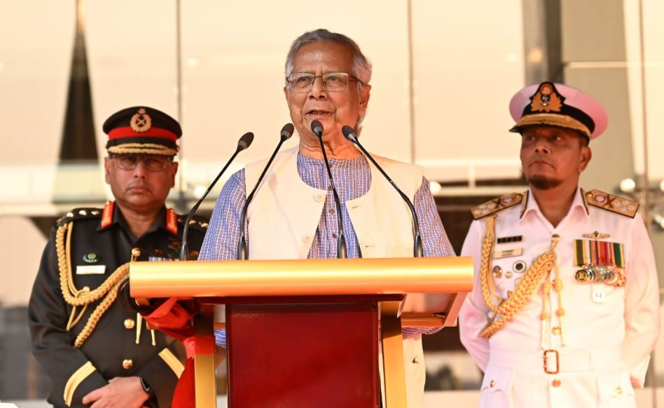 সশস্ত্র বাহিনীকে পেশাদারিত্বের সাথে দায়িত্ব পালনের আহ্বান প্রধান উপদেষ্টার