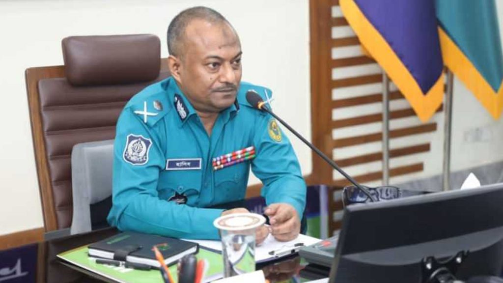 অস্ত্রধারী সন্ত্রাসী দেখামাত্র ব্রাশফায়ারের নির্দেশ সিএমপি কমিশনারের