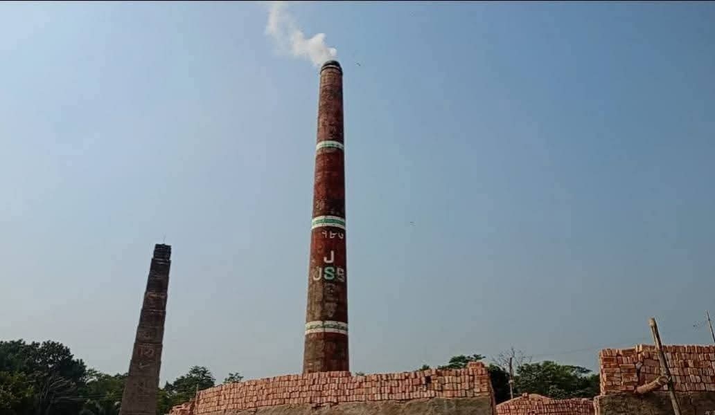 ইটভাটা গিলে খাচ্ছে ফসলি-কৃষি জমি, চরম স্বাস্থ্য ঝুকিতে সাধারণ জনগণ