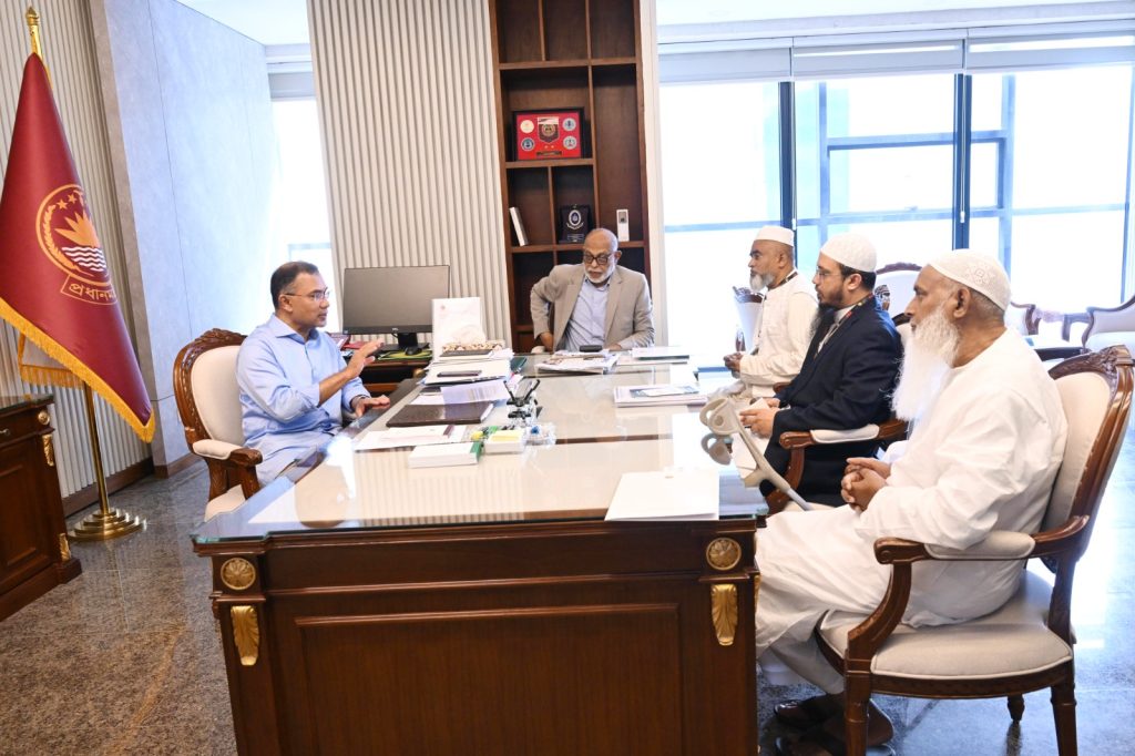 জাকাত ব্যবস্থাপনা নিয়ে প্রধানমন্ত্রীর সঙ্গে ধর্মমন্ত্রী ও শায়খ আহমাদুল্লাহর বৈঠক