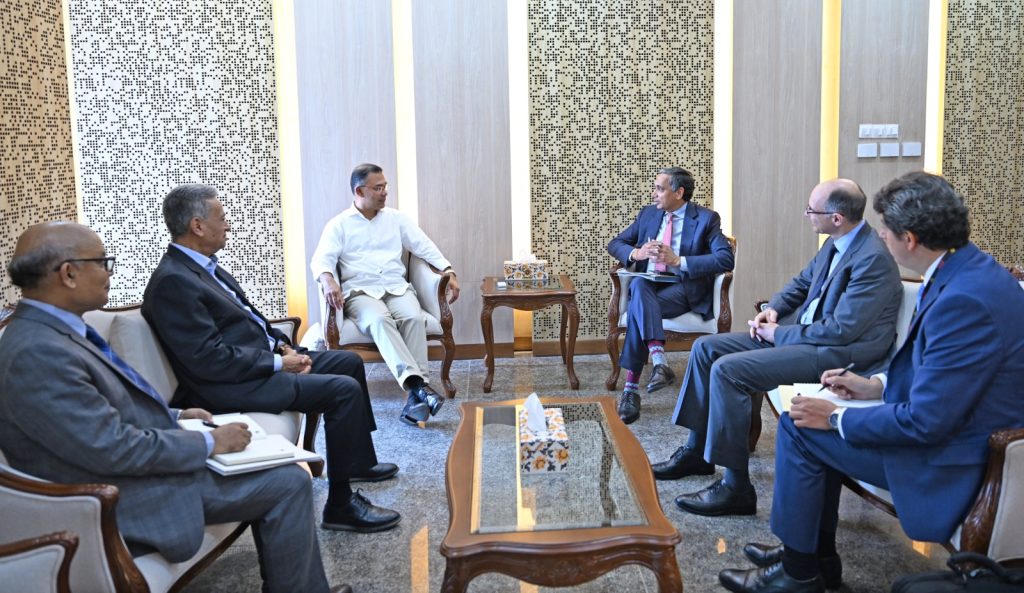 প্রধানমন্ত্রীর সঙ্গে আইএমএফ পরিচালকের বৈঠক