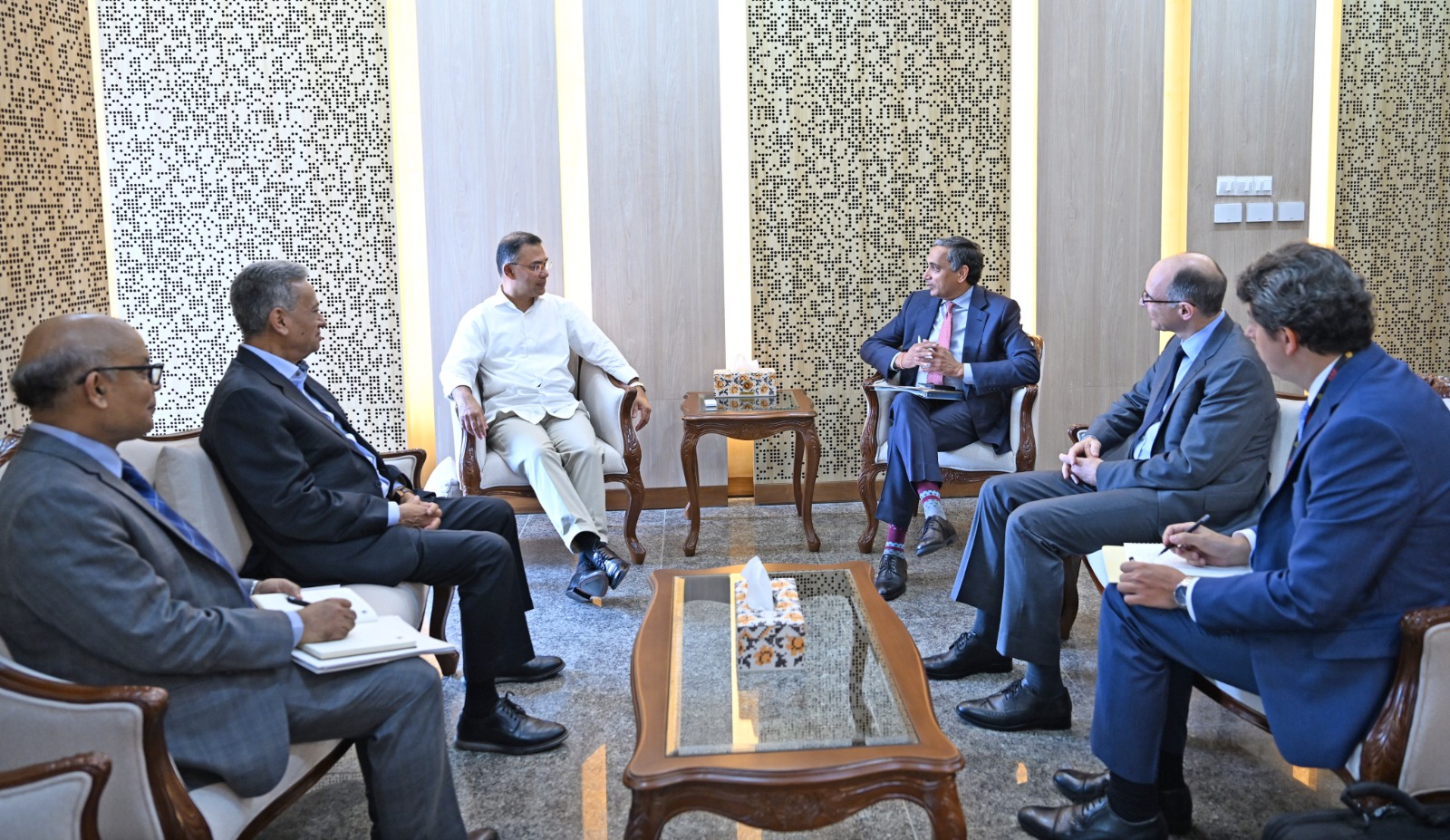 প্রধানমন্ত্রীর সঙ্গে আইএমএফ পরিচালকের বৈঠক