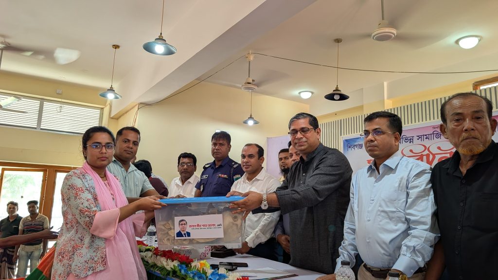 বগুড়ার মেধাবী ঐশীর পাশে প্রতিমন্ত্রী মীর শাহে আলম
